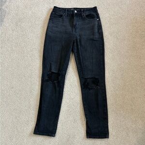 No boundaries high rise black straight leg distressed knee jeans in size 9